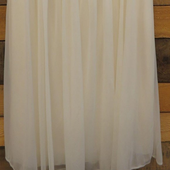 Short Lace Wedding Dress - Picture 3 of 6